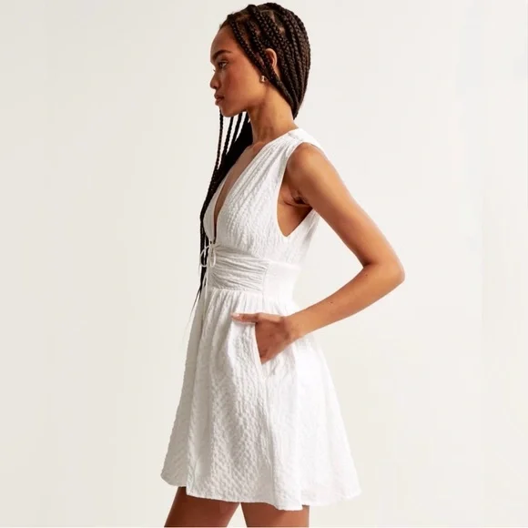 White Sleeveless Dress - Picture 2 of 3